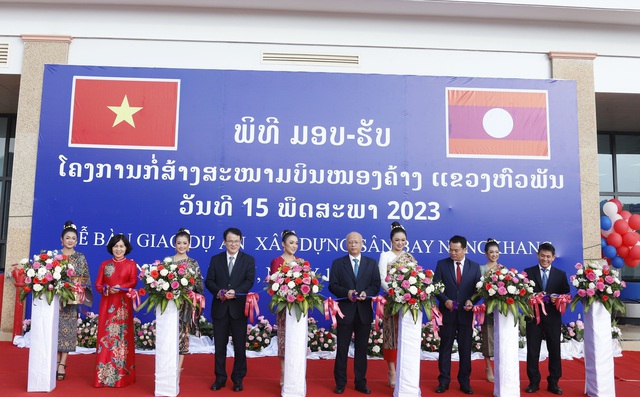 Việt Nam bàn giao sân bay Nong Khang cho Lào - Ảnh 2.