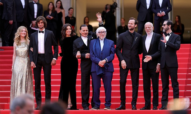 Johnny Depp rơm rớm nước mắt tại buổi ra mắt phim ở Cannes 2023 - Ảnh 1.