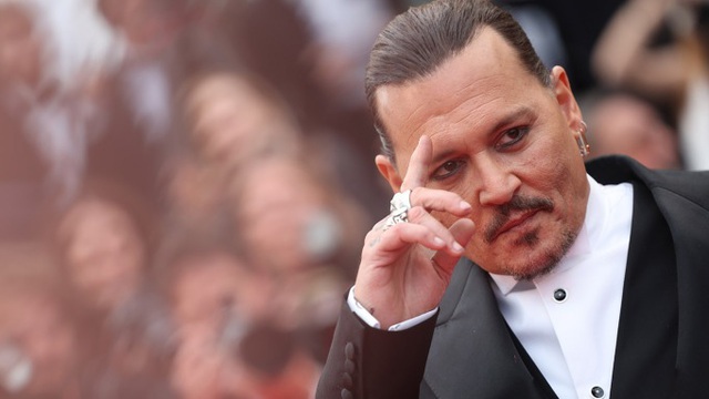 Nhận 7 phút vỗ tay tại LHP Cannes, phim của Johnny Depp vẫn bị chê tẻ nhạt và thất vọng - Ảnh 1.