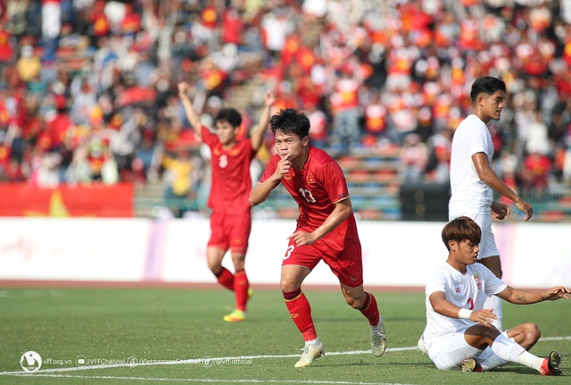 Thắng U22 Myanmar 3-1, ĐT U22 Việt Nam giành HCĐ bóng đá nam SEA Games 32 - Ảnh 2.
