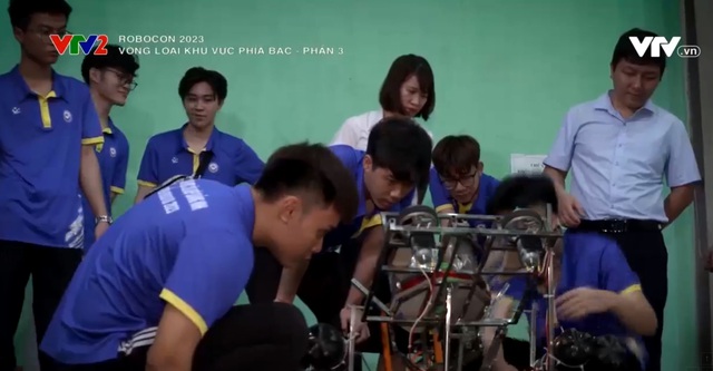 Nữ chỉ đạo viên trường Đại học Công nghiệp Quảng Ninh tận tâm với Robocon - Ảnh 2.