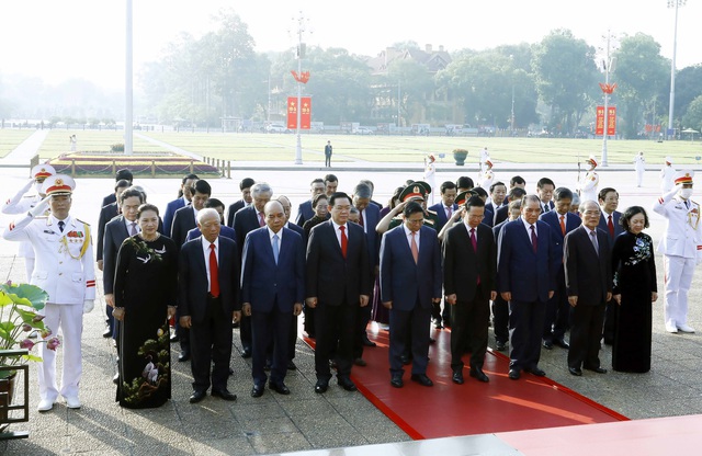 Lãnh đạo Đảng và Nhà nước vào Lăng viếng Chủ tịch Hồ Chí Minh - Ảnh 3.