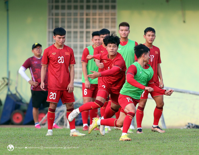Tiền đạo Nguyễn Quốc Việt: Chúng tôi đã chuẩn bị rất tốt cho trận gặp U22 Singapore - Ảnh 3.