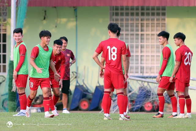 Tiền đạo Nguyễn Quốc Việt: Chúng tôi đã chuẩn bị rất tốt cho trận gặp U22 Singapore - Ảnh 2.