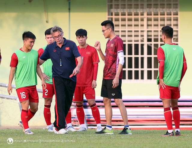 Tiền đạo Nguyễn Quốc Việt: Chúng tôi đã chuẩn bị rất tốt cho trận gặp U22 Singapore - Ảnh 1.