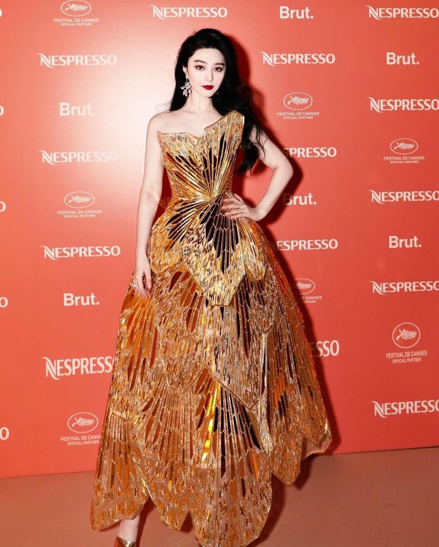 Chung Thanh Phong khoe thiết kế được Phạm Băng Băng diện tại Cannes, bà bầu Nhã Phương xinh đẹp - Ảnh 1.
