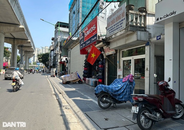Nhà phố Hà Nội được rao bán rầm rộ, giá lên tới cả tỷ đồng/m2 - Ảnh 1.