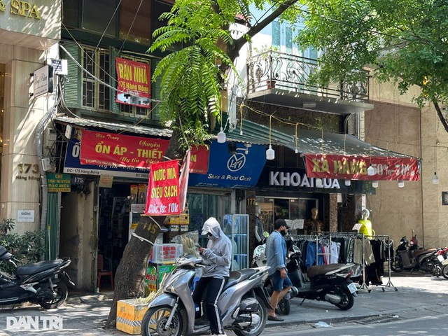 Nhà phố Hà Nội được rao bán rầm rộ, giá lên tới cả tỷ đồng/m2 - Ảnh 2.