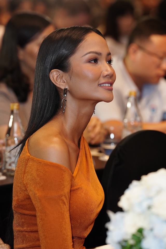 Hoa hậu HHen Niê lần đầu làm host chương trình mới trên VTV3 - Ảnh 5.