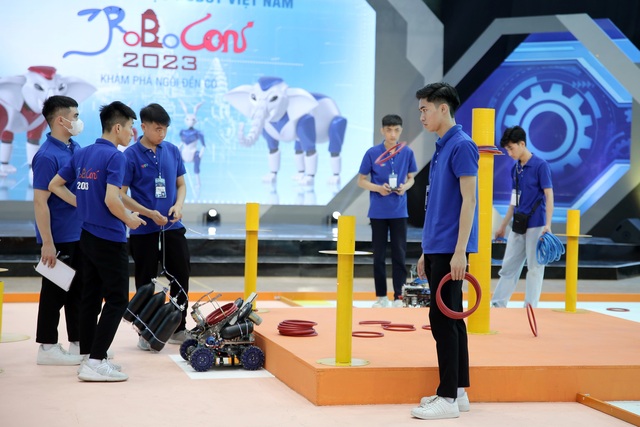 Robocon Việt Nam 2023: Sôi động không khí buổi thử sân tại vòng chung kết - Ảnh 4.