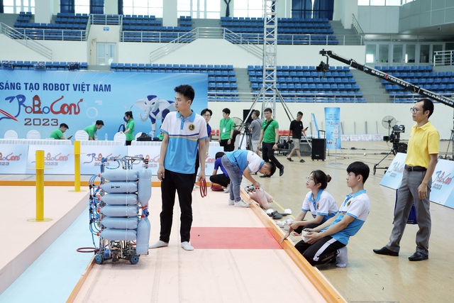 Robocon Việt Nam 2023: Sôi động không khí buổi thử sân tại vòng chung kết - Ảnh 19.