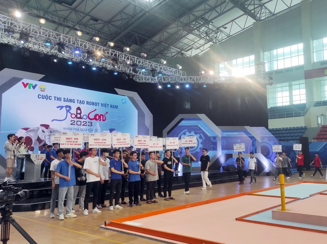Sẵn sàng cho lễ khai mạc vòng chung kết Robocon Việt Nam 2023 - Ảnh 8.