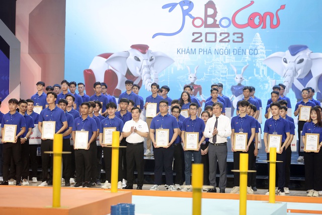 Toàn cảnh lễ khai mạc vòng chung kết Robocon Việt Nam 2023 - Ảnh 4.