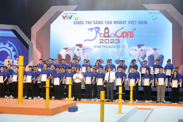 Toàn cảnh lễ khai mạc vòng chung kết Robocon Việt Nam 2023 - Ảnh 23.