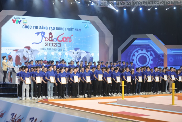 Toàn cảnh lễ khai mạc vòng chung kết Robocon Việt Nam 2023 - Ảnh 24.