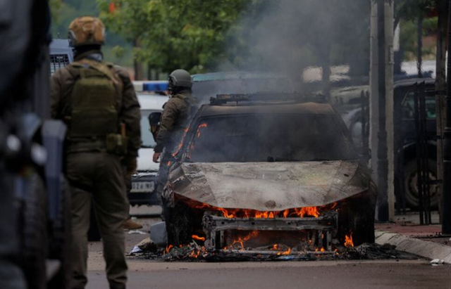 Các nước lên án bạo lực ở Kosovo, Serbia đặt quân đội trong tình trạng báo động cao - Ảnh 1.
