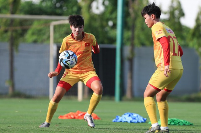 ĐT nữ Việt Nam làm quen với trái bóng OCEAUNZ của VCK bóng đá nữ thế giới 2023 - Ảnh 2.