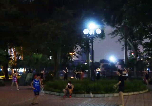 Hà Nội giảm chiếu sáng công cộng để tiết kiệm điện - Ảnh 3.