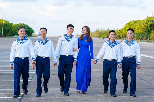 Diễn viên Việt tuần qua: Hồng Diễm diện áo tắm, Quỳnh Kool hoá nữ sinh trở lại trường xưa - Ảnh 27.
