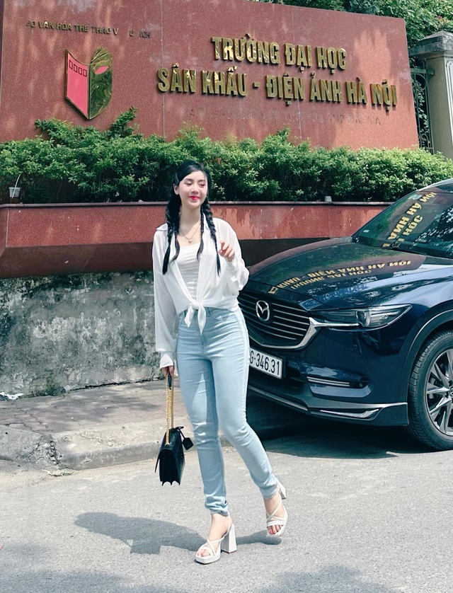 Diễn viên Việt tuần qua: Hồng Diễm diện áo tắm, Quỳnh Kool hoá nữ sinh trở lại trường xưa - Ảnh 7.