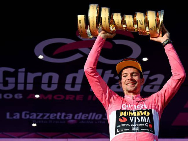 Primoz Roglic giành áo hồng chung cuộc tại Giro DItalia 2023 - Ảnh 2.