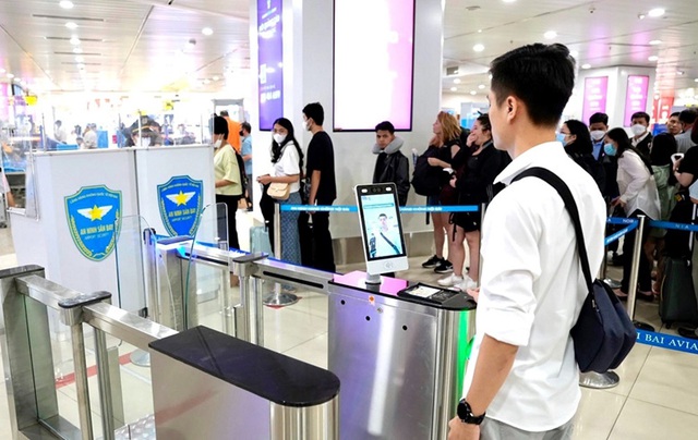 Cấp tài khoản định danh điện tử ở sân bay Nội Bài - Ảnh 1.