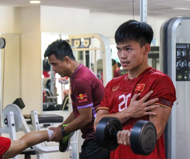 ĐT U22 Việt Nam tích cực hồi phục, duy trì thể lực chuẩn bị cho trận đấu với U22 Malaysia  - Ảnh 1.