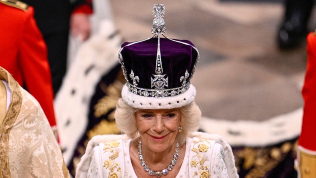 Vua Charles III chính thức lên ngôi trong lễ đăng quang lịch sử  - Ảnh 1.