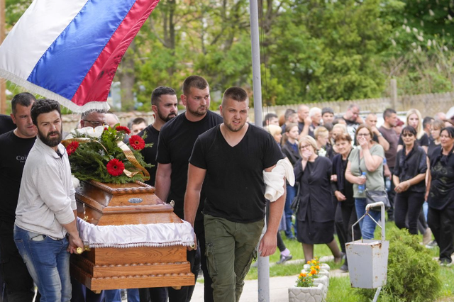 Người đàn ông Serbia khai nhận sát hại 8 người trong vụ xả súng điên cuồng - Ảnh 1.