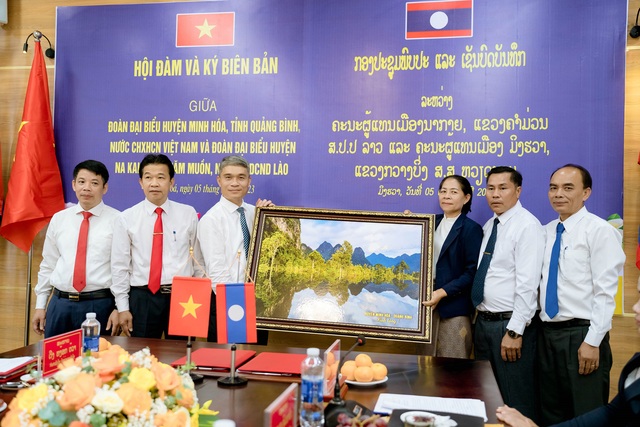 Quảng Bình: Tăng cường quan hệ hữu nghị giữa các địa phương Việt Nam - Lào - Ảnh 4.