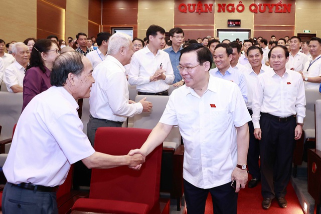 Chủ tịch Quốc hội Vương Đình Huệ tiếp xúc cử tri Hải Phòng - Ảnh 3.