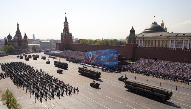 Hơn 20 thành phố của Nga hủy duyệt binh trước thềm kỷ niệm Ngày Chiến thắng 9/5 - Ảnh 1.