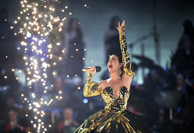 Katy Perry bùng cháy trong concert mừng lễ đăng quang của Vua Charles - Ảnh 2.