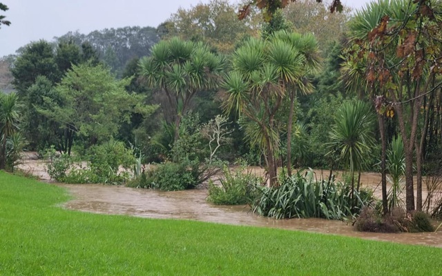 Thành phố lớn nhất New Zealand ban bố tình trạng khẩn cấp do mưa lũ - Ảnh 10.