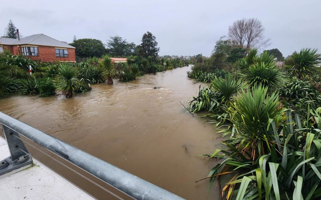 Thành phố lớn nhất New Zealand ban bố tình trạng khẩn cấp do mưa lũ - Ảnh 9.