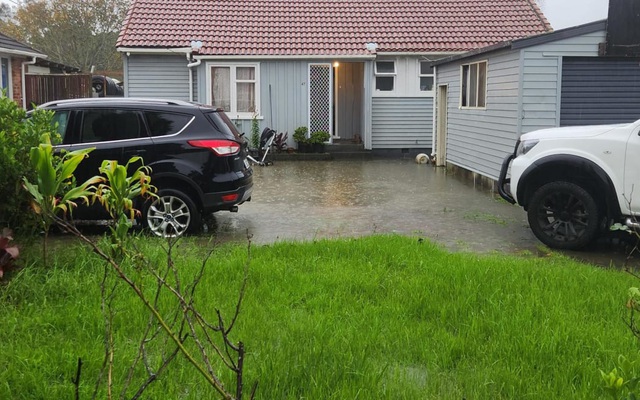 Thành phố lớn nhất New Zealand ban bố tình trạng khẩn cấp do mưa lũ - Ảnh 2.