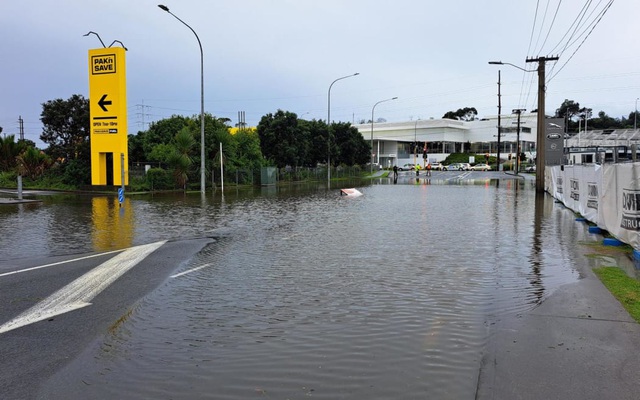 Thành phố lớn nhất New Zealand ban bố tình trạng khẩn cấp do mưa lũ - Ảnh 3.