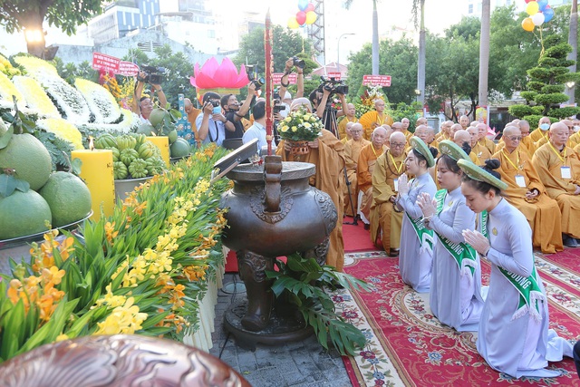 Đại lễ Phật đản 2023: Tưởng niệm 60 năm ngày Bồ tát Thích Quảng Đức vị pháp thiêu thân - Ảnh 2.