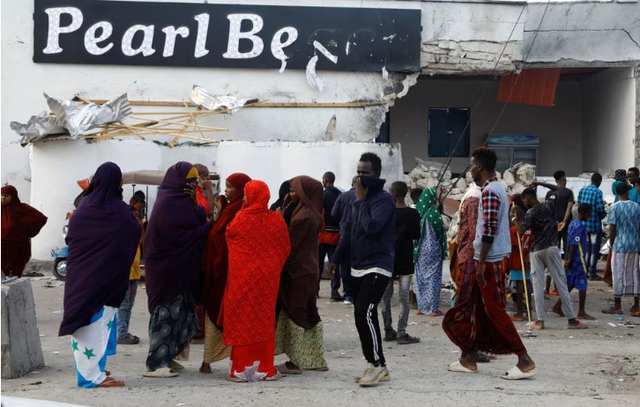 9 người thiệt mạng trong vụ tấn công nhà hàng nổi tiếng ở thủ đô Somalia - Ảnh 4.