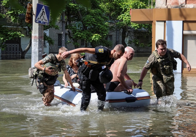 Nga thành lập Ủy ban chính phủ khắc phục hậu quả lũ lụt do vỡ đập Kakhovka - Ảnh 1.