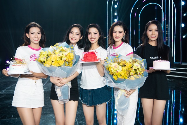 Thí sinh khóc như mưa tại tổng duyệt đêm Chung khảo Miss World Vietnam 2023 - Ảnh 3.