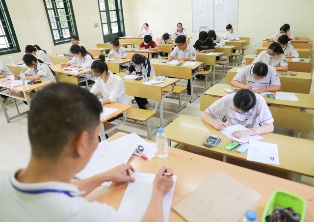Năm học 2024 - 2025, Hà Nội tuyển sinh lớp 10 theo phương thức thi tuyển - Ảnh 1.