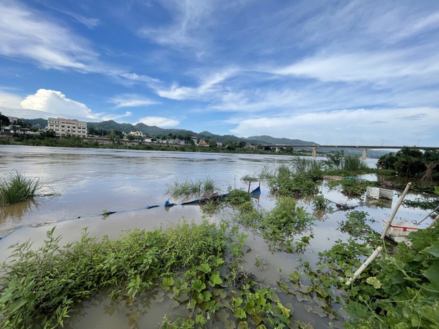 Sông Hồng xuất hiện lũ cao nhất từ đầu mùa - Ảnh 3.