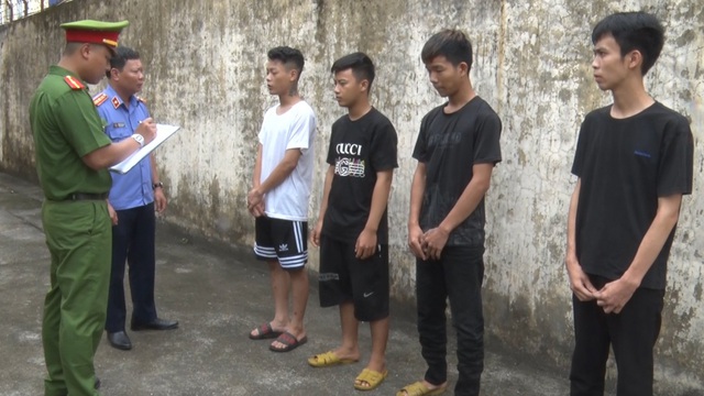 Hà Nam: Truy bắt nhóm đối tượng cướp xe máy - Ảnh 1.