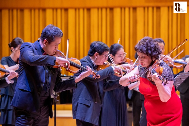 Nghệ sĩ violin nổi tiếng thế giới Aiman Mussakhajaeva trình diễn tại Việt Nam - Ảnh 1.