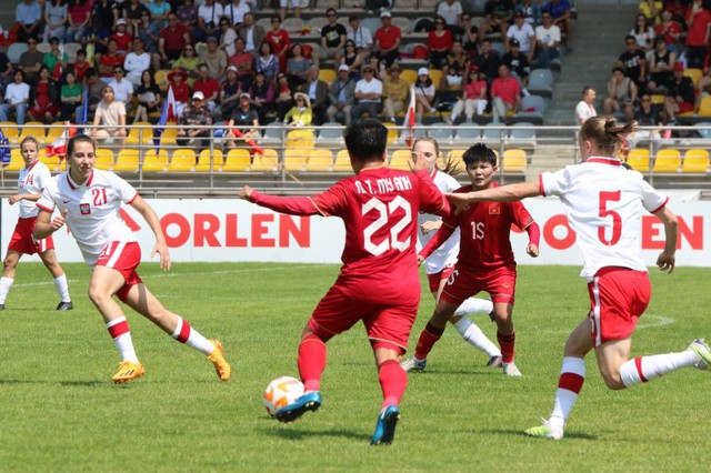 ĐT nữ Việt Nam thua trận đầu tiên trong chuyến tập huấn châu Âu   - Ảnh 2.
