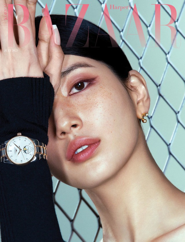 Suzy thần thái trên tạp chí Harpers Bazaar - Ảnh 2.