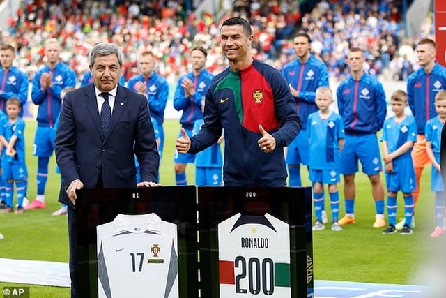 Ronaldo lập kỷ lục Guinness trong ngày giúp Bồ Đào Nha thắng trận - Ảnh 1.