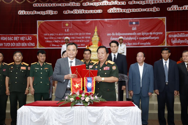 Hồi hương hài cốt liệt sĩ Việt Nam hy sinh tại Lào - Ảnh 1.