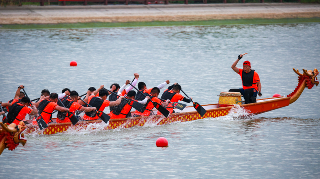 Lễ hội đua thuyền rồng kích cầu du lịch Trung Quốc - Ảnh 1.